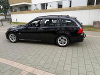 Gebraucht BMW 320 163 PS (119 kW) 2009 Schwarz Kombi