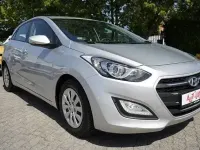 Gebraucht Hyundai i30 Basis 101 PS (74 kW) 2016 Silber Limousine