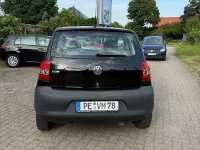Gebraucht VW Fox Basis 60 PS (44 kW) 2011 Schwarz Kleinwagen