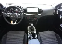 Neu Kia Ceed Style 160 PS (117 kW) 2025 Silber Kleinwagen