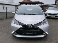 Gebraucht Toyota Aygo X-play 69 PS (50 kW) 2015 Silber Kleinwagen