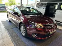 Gebraucht Toyota Avensis Life 147 PS (108 kW) 2013 Rot Kombi