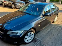 Gebraucht BMW 318 143 PS (105 kW) 2011 Saphirschwarz Limousine