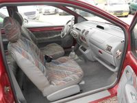 Second-hand Renault Twingo Initiale 75 CP (55 kW) 2002 Roșu Hatchback