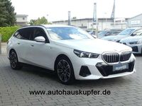 Gebraucht BMW 520 Performance 197 PS (144 kW) 2024 Mineralweiã Kombi