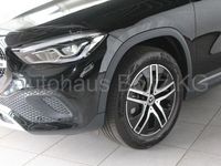 Gebraucht Mercedes GLA200 Progressive 163 PS (119 kW) 2020 Kosmosschwarz (metallic) SUV