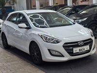 Gebraucht Hyundai i30 Trend 101 PS (74 kW) 2016 Weiß Limousine