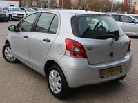 Gebraucht Toyota Yaris Cool 69 PS (50 kW) 2010 Silber Kleinwagen
