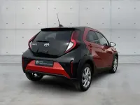 Gebraucht Toyota Aygo X Pulse 72 PS (52 kW) 2022 Chilli red perleffekt/dach nig SUV