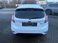 Gebraucht Ford Fiesta Trend 82 PS (60 kW) 2013 Weiß Kleinwagen