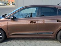 Gebraucht Hyundai i20 90 PS (66 kW) 2015 Braun Kleinwagen