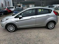 Gebraucht Ford Fiesta Titanium 69 PS (50 kW) 2010 Silber Kleinwagen