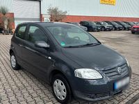 Usado VW Fox 54 HP (39 kW) 2005 Cinzento Citadino