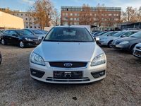 Gebraucht Ford Focus Ghia 101 PS (74 kW) 2006 Silber Limousine