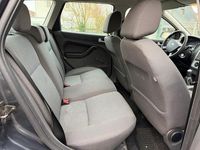 Gebraucht Ford Focus Trend 101 PS (74 kW) 2006 Grau Kombi
