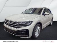 Gebraucht VW Touareg Elegance 231 PS (169 kW) 2024 Sechura beige SUV