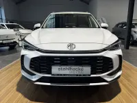 Neu MG ZS Luxury 197 PS (144 kW) 2025 Emerald green Limousine