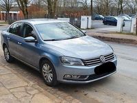 Gebraucht VW Passat Comfortline 140 PS (102 kW) 2012 Blau Limousine