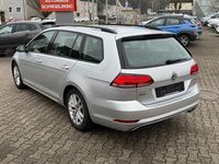 Gebraucht VW Golf VII 131 PS (96 kW) 2019 Reflexsilber metallic (metallic) Kombi