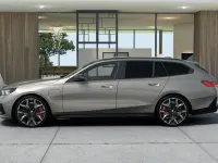 Gebraucht BMW 550e M Sport 313 PS (230 kW) 2025 Oxide grey ii (grau) Kombi