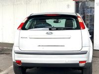Gebraucht Ford Focus Ghia 101 PS (74 kW) 2007 Silber Kombi