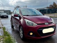 Gebraucht Hyundai i10 87 PS (63 kW) 2014 Rot Kleinwagen