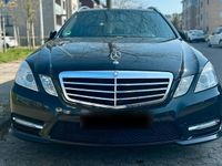 Gebraucht Mercedes E220 AMG line 170 PS (125 kW) 2011 Schwarz Kombi