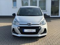 Gebraucht Hyundai i10 GO! 67 PS (49 kW) 2018 Silber Kleinwagen