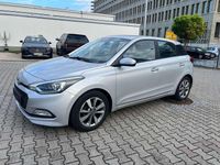 Gebraucht Hyundai i20 Basis 84 PS (61 kW) 2014 Silber Kleinwagen
