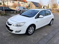 Gebraucht Opel Astra 90 PS (66 kW) 2012 Weiß Kleinwagen
