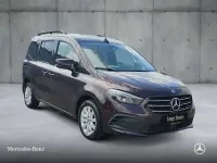 Gebraucht Mercedes T180 Progressive 116 PS (85 kW) 2023 Rot Van / Kleinbus