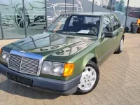 Używany Mercedes E200 109 KM (80 kW) 1986 Zielony Sedan/Limuzyna