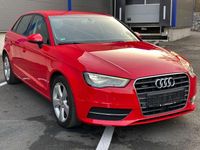 Gebraucht Audi A3 Ambiente 150 PS (110 kW) 2014 Rot Limousine