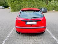 Gebraucht Ford Focus 100 PS (73 kW) 2002 Rot Kleinwagen