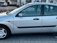 Gebraucht Ford Focus Ghia 101 PS (74 kW) 1999 Silber Limousine