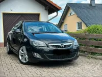 Używany Opel Astra Cosmo 2011 Czarny Sedan/Limuzyna