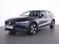 Gebraucht Volvo V60 CC Plus 197 PS (144 kW) 2023 Denim blue / metallic Kombi