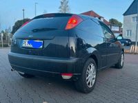 Gebraucht Ford Focus 75 PS (55 kW) 2004 Schwarz Kleinwagen