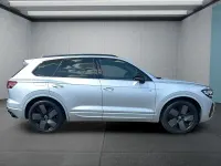 Gebraucht VW Touareg 286 PS (210 kW) 2025 Silber SUV