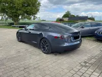 Usado Tesla Model S 244 kW (333 CV) 2018 Gris Utilitario