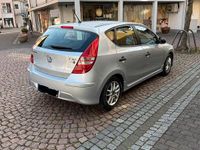 Gebraucht Hyundai i30 109 PS (80 kW) 2010 Silber Kleinwagen