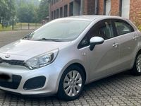 Gebraucht Kia Rio 86 PS (63 kW) 2013 Silber Kleinwagen