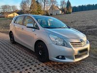 Gebraucht Toyota Verso 147 PS (108 kW) 2011 Silber Van / Kleinbus
