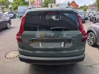 Gebraucht Dacia Jogger Extreme 141 PS (103 kW) 2025 Grau (staubgrau) Van / Kleinbus