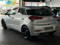 Gebraucht Hyundai i20 Intro Edition 84 PS (61 kW) 2015 Silber Limousine
