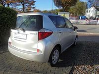 Gebraucht Toyota Verso-S Multidrive S 99 PS (72 kW) 2013 Silber Van / Kleinbus