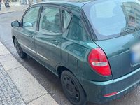 Gebraucht Daihatsu Sirion 58 PS (42 kW) 2003 Grün Kleinwagen