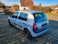Gebraucht Renault Clio II 75 PS (55 kW) 2004 Silber Kleinwagen