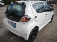 Gebraucht Toyota Aygo 68 PS (50 kW) 2009 Weiß Kleinwagen