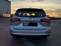 Gebraucht Ford Focus Titanium 155 PS (114 kW) 2020 Silber Kombi